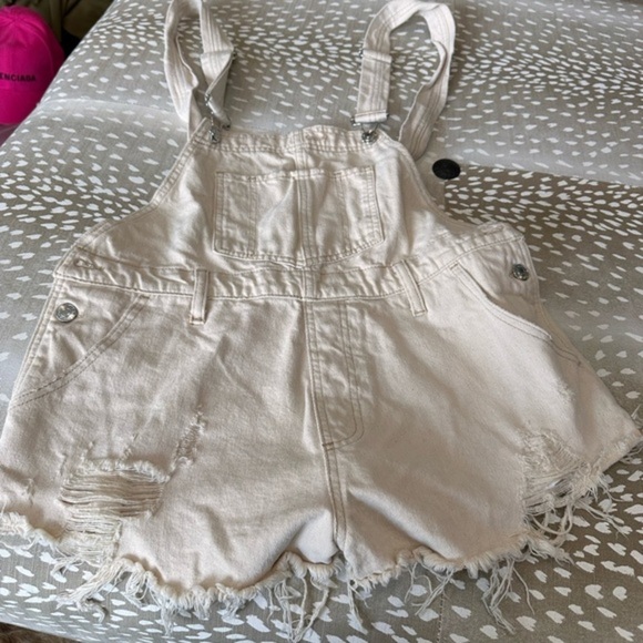 We The Free Cream Distressed Women Shorts - Picture 2 of 3